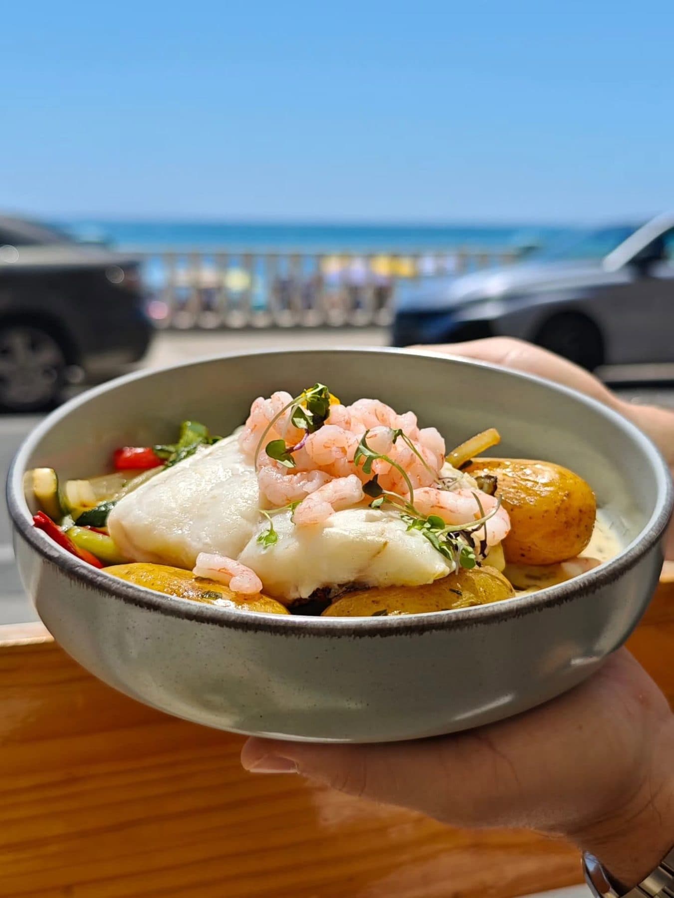 Bowl de bacalao con gambas y patatas baby frente al mar, Mango Beach House, Torrevieja